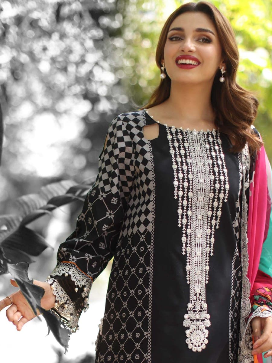 Pakistani Three Piece 25 — detail view