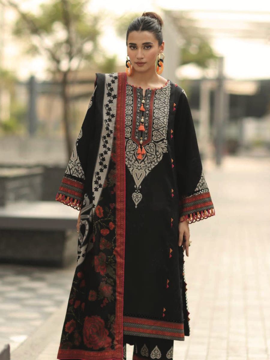 Pakistani Three Piece 32 — hero view